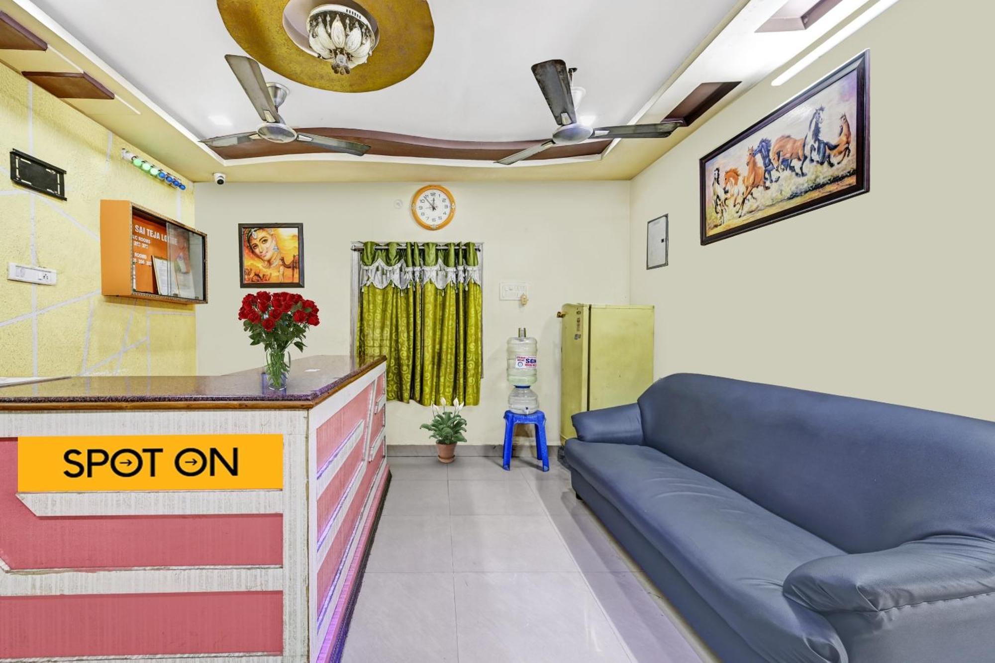 Spot On Sri Sai Teja Lodge Visakhapatnam Luaran gambar