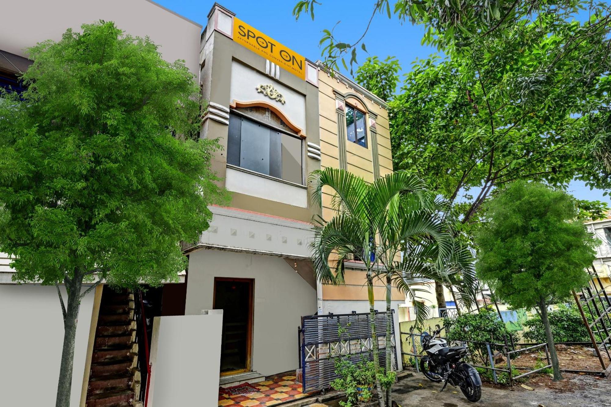 Spot On Sri Sai Teja Lodge Visakhapatnam Luaran gambar